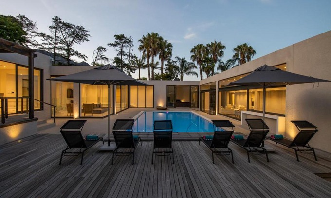 Steenberg Estate House | Modern luxury 6 bedroom home in Constantia