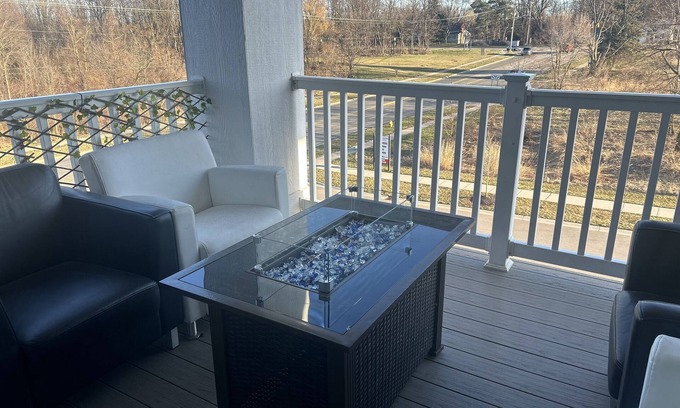 Kentwood Apartment | Modern Luxury Apartment near GRR Airport, Woodland Mall, 10 miles to GR downtown