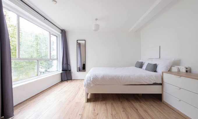 Tower Hamlets Apartment | Modern Luxury Apartment Near Mile End