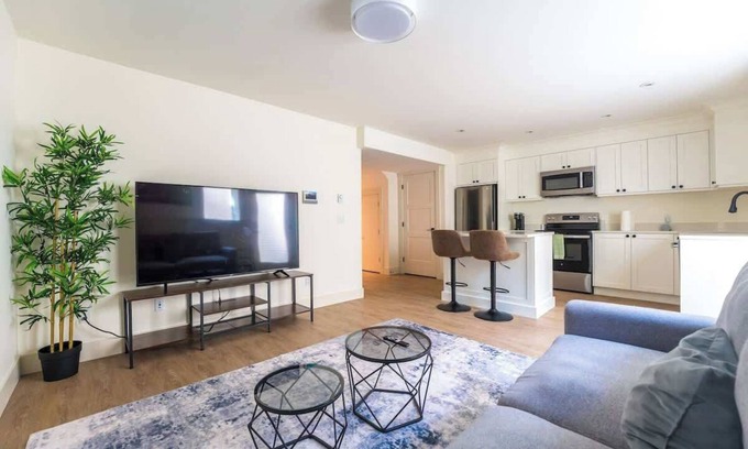 Willoughby House | Modern Luxury Suite in Langley