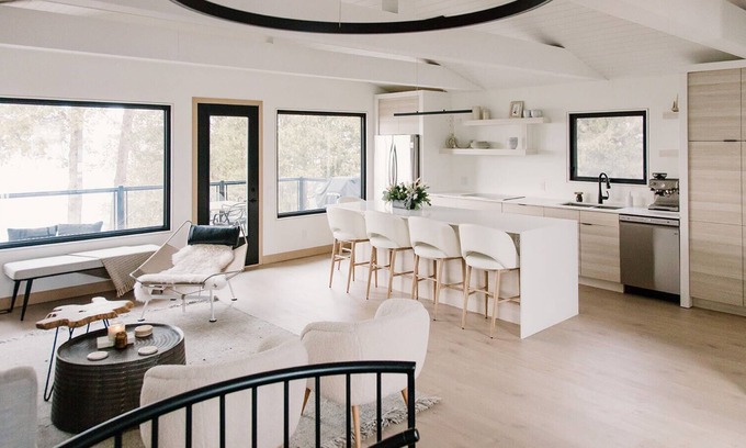 Harwood Cottage | Modern Luxury Cabin on the Lake