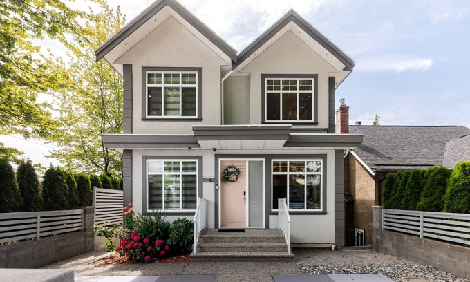 Grandview-Woodland House | Modern Luxury Comfort in East Vancouver, central to Downtown & Nearby Cities!