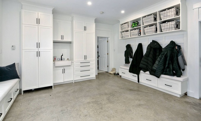 The Blue Mountains House | Modern Luxury Farmhouse - Seasonal/Monthly rental only