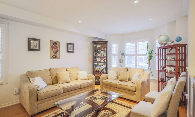 Markham House | Modern Luxury Home - 30 Days plus rental