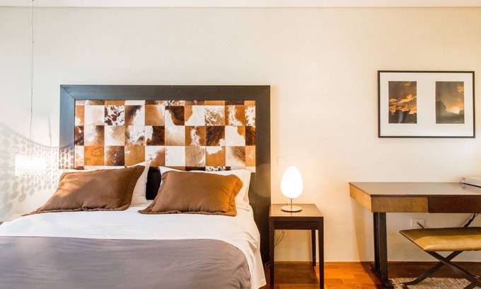 Palermo House | Modern Luxury Home Perfect for Couples & Families - Safe and Quiet Neighborhood