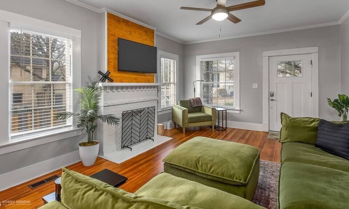 Caddo Heights-South Highlands House | Modern Luxury Living on Fairview