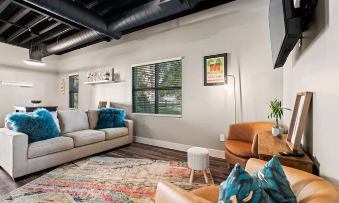 Gallatin Apartment | Modern Luxury Loft in Historic Downtown Gallatin