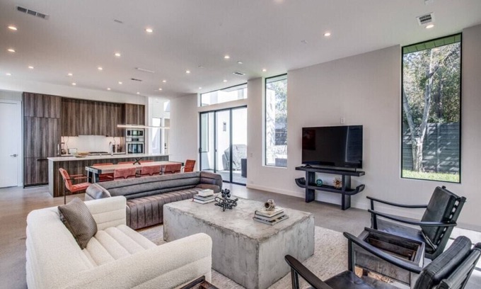 Northwest Dallas House | Modern Luxury Midway Hollow - Yard - Driem House