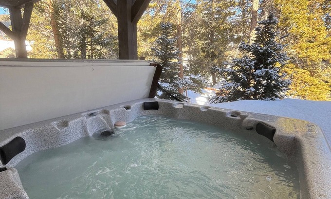 Blue River House | Modern luxury mountain chalet, 5 mins from downtown Breckenridge