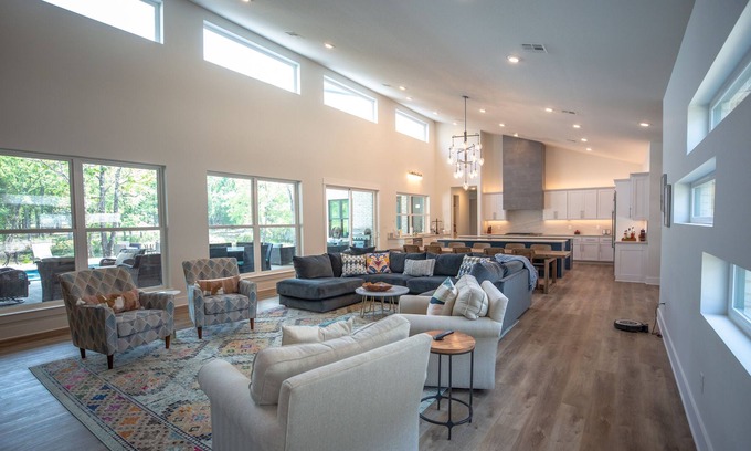 Malakoff House | Modern Luxury on Cedar Creek Lake, Private Pool!