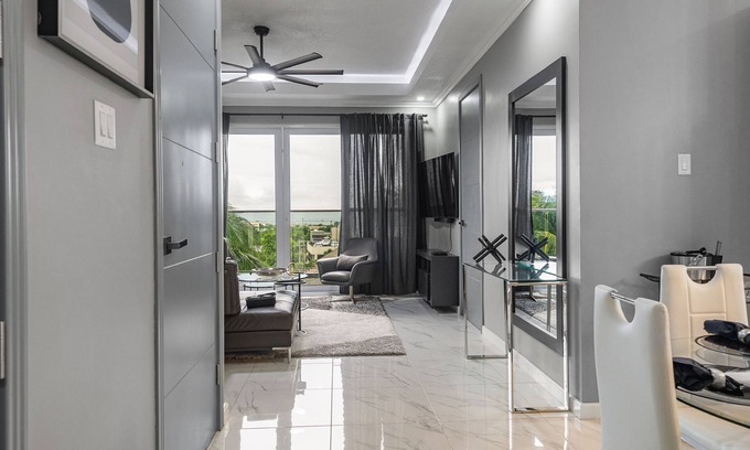 New Kingston Apartment | Modern Luxury Penthouse, 24 Hrs Security, Gated Comm, Rooftop Pool, WI-FI, AC