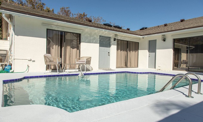 Wellington Villa | Modern Luxury Villa w/Heated pool & patio -6 min from WEF