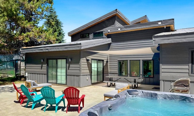 Tamarack Resort Apartment | Modern Manor .