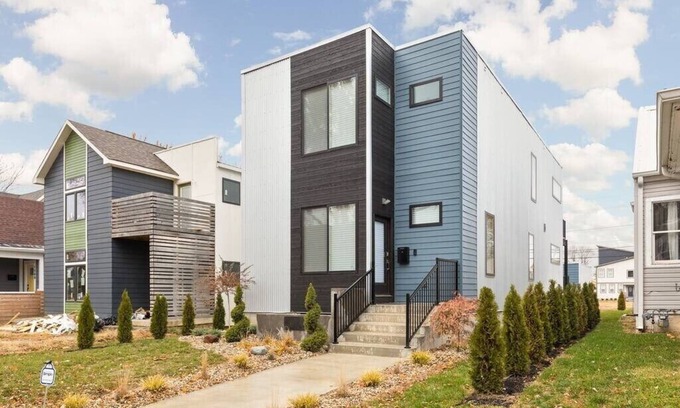 Fountain Square House | Modern Mansion Near FSQ | Walkable + Garage
