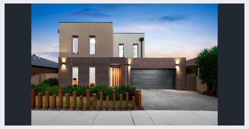 St. Albans House | Modern Masterpiece Beautiful St Albans 4BR Home