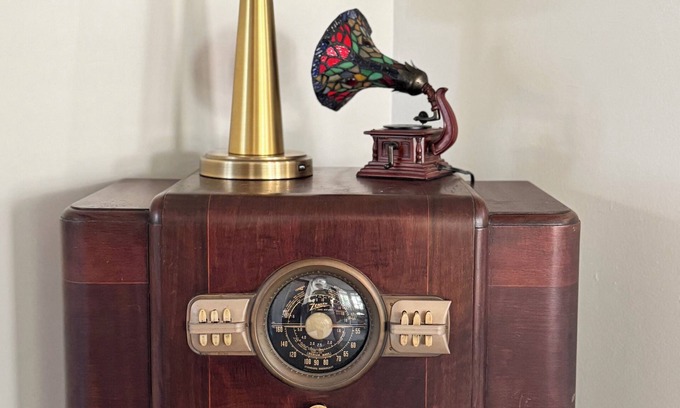 Bloomington House | Modern Meets Vintage! Sleeps 12-14! Game Room, Patio, FUN!