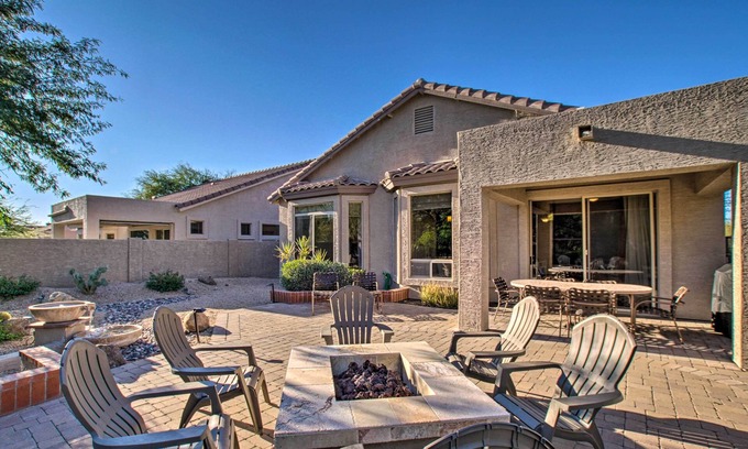 Las Sendas House | Modern Mesa Resort-Style Home with Fire Pit & Yard