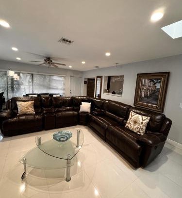 Westchester House | Modern Miami Oversized 3 Bedroom in Central Location