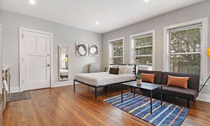 Chicago Apartment | Modern Minimalist Studio Apt in Portage Park