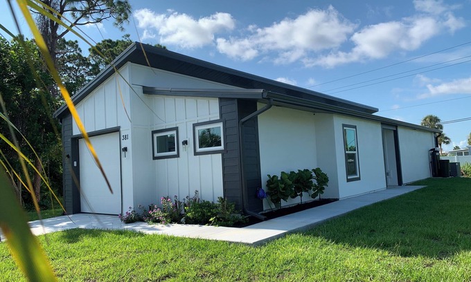 South Venice House | Modern Minimalist 2-bedroom Brand New House in Venice , Florida