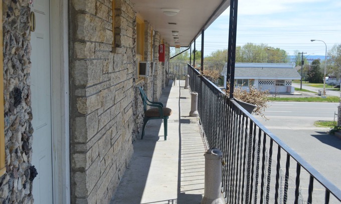 Thunder Bay Hotel | Modern Motel