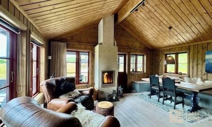 Tyinkrysset Cabin | Modern mountain cabin with sauna, bonfire & beautiful view in Filefjell