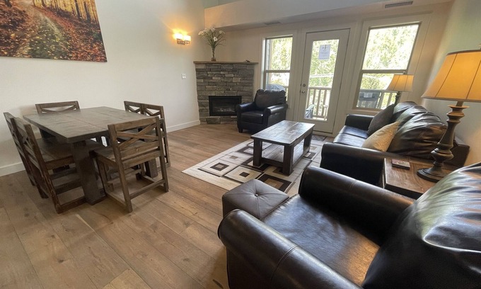 East Kootenay Condo | Modern Mountain Escape | A/C | Top Floor Privacy