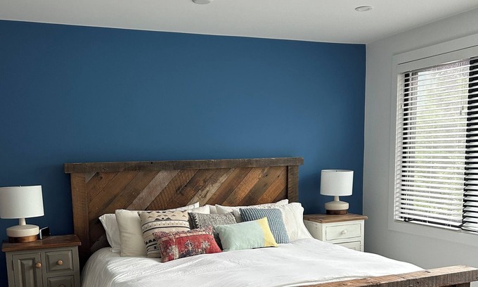 Brackendale House | Modern Mountain Getaway in Squamish BC