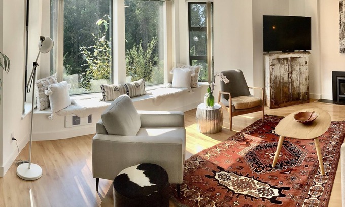 Blueberry Hill House | Modern Mountain Getaway-2 bedroom 2 bath. Hot tub.
