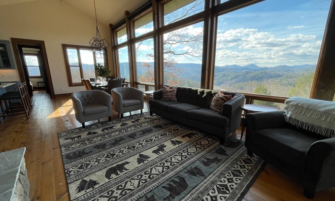 Ferguson Cabin | Modern Mountain Getaway, Hot Tub, Pet Friendly, WiFi, Long Range Sunset Views