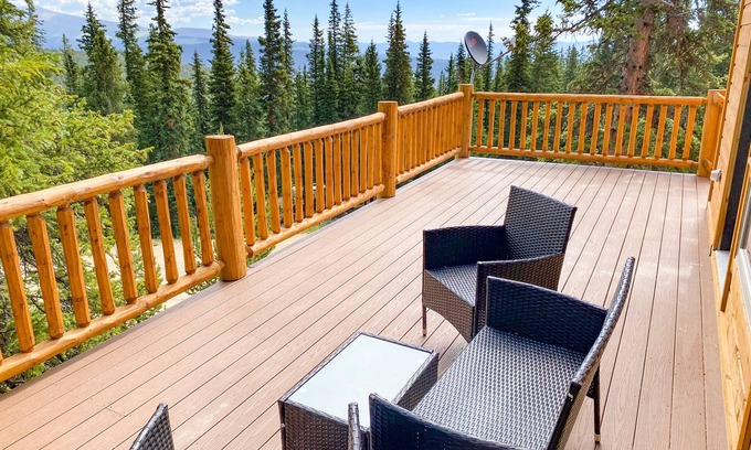 Valley of the Sun Cabin | Modern Mountain Home w/Fast Wifi, Spacious Decks, Pool Table - Silverheels Chalet
