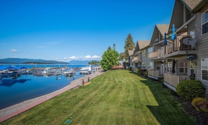 East Hope Condo | Modern Mountain Lakeside Retreat