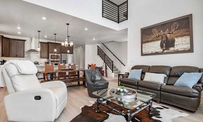 Park City House | Modern Mountain Retreat | Sleeps 15 | Resort Views, Minutes to Skiing, Packed with Amenities!