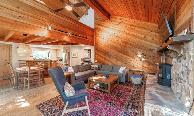 Mammoth Lakes House | Modern Mountain Townhome, Views, Pool & Spa 581