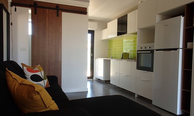 Wahgunyah Apartment | Modern Murray River Retreat