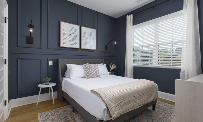 Cleveland Park House | Modern Nashville Condo 5 Beds -3 Miles to Downtown