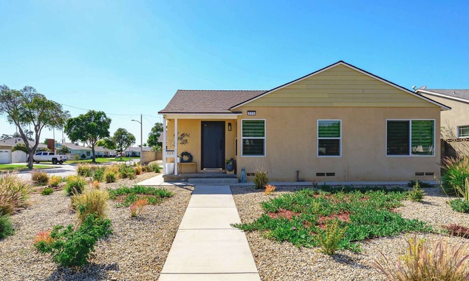 Mount Wilson House | Modern New 3B Home Fully Stocked & Cozy & Sunlight