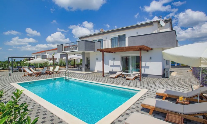 Debeljak Villa | Modern new villa with pool near Zadar