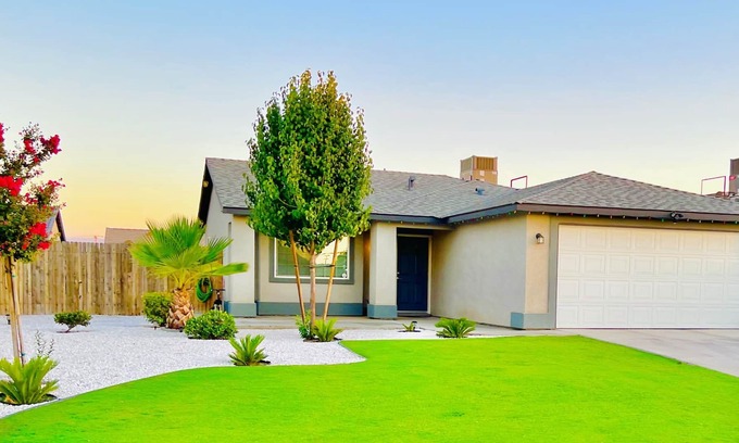 Pumpkin Center House | Modern Newer 4 bedroom Home with Free parking