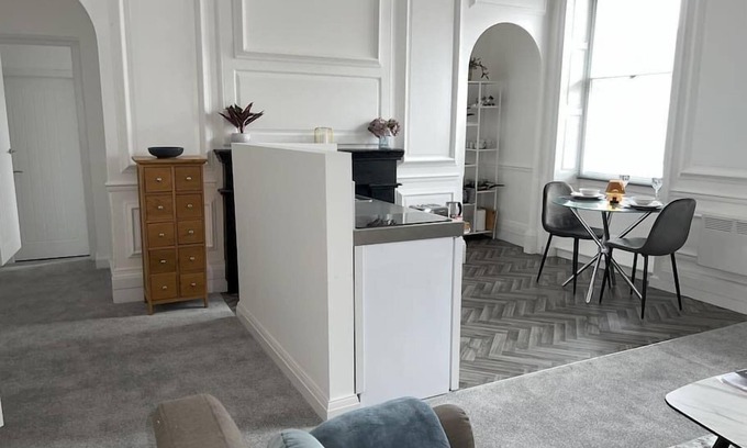 Worksop Apartment | Modern newly refurnished apartment in the heart of Sherwood Forest- Worksop Nottinghamshire