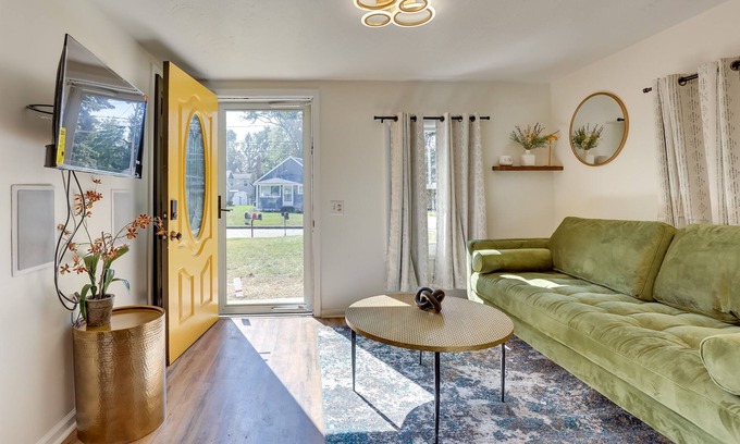 Northfield Cottage | Modern Northfield Cottage w/Yard!