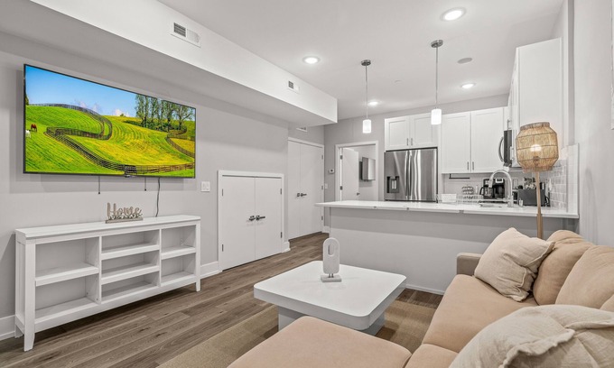 North Philadelphia East Apartment | Modern Oak 2-bedroom apartment with WiFi, AC in lovely Philadelphia
