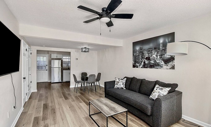 Executive Park House | Modern Oasis Close to South End