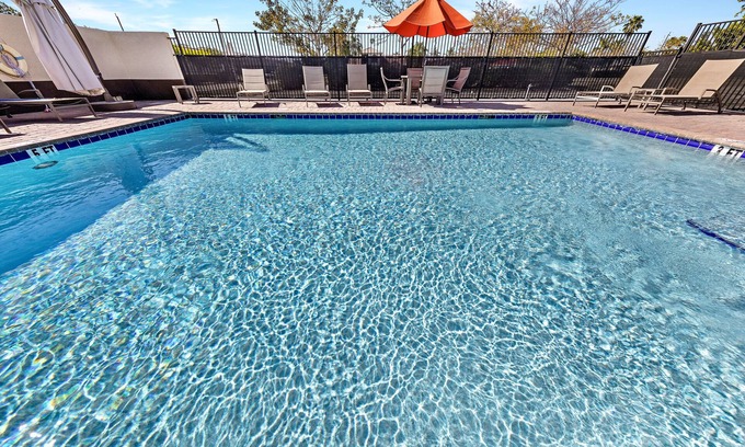 Pelican Condo | Modern Oasis pool paradise