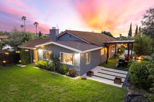 Peacock Villa | Modern Oceanside Stay with Yard & Laidback Vibes