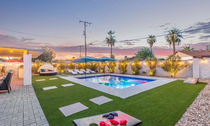 Cox Heights House | “Modern” Old Town Scottsdale, Resort Style yard, Baja HEATED Pool Hot Tub, BBQ