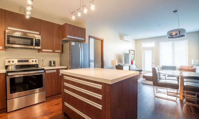 Regina Condo | Modern open concept 2 bed, 2 bath in Regina