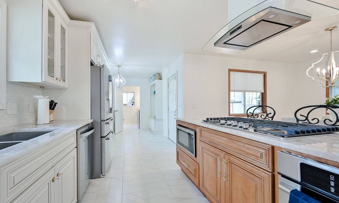 Marietta House | 🏵Modern Open Home 🎖Chefs Kitchen🎖3 Full baths