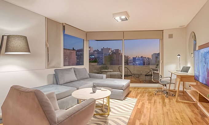 Nunez Apartment | Modern Penthouse Private Rooftop BBQ & City Views