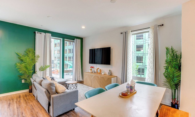 Philadelphia House | Modern Philly Townhome w/Rooftop Deck & Views!